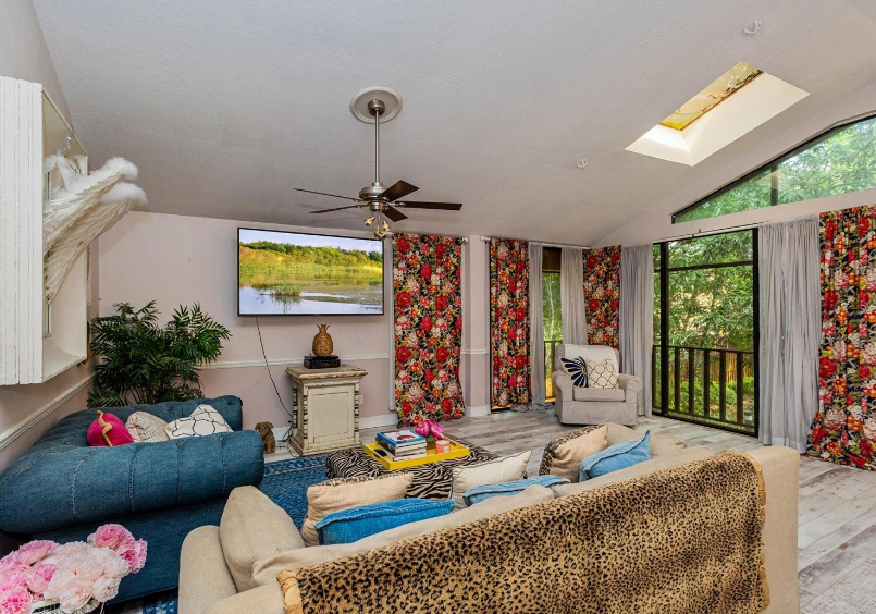 Lake Pineloch Village Condo for Sale, 3 Beds, 2 Baths